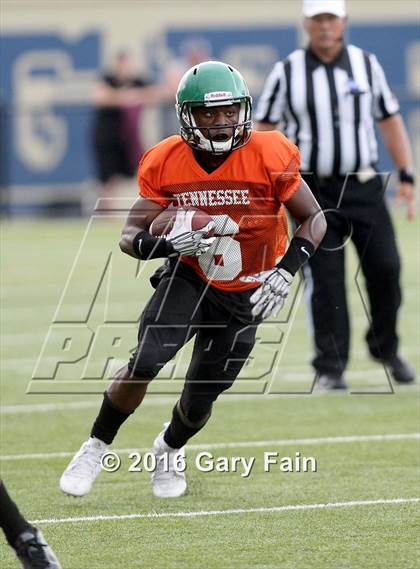 Thumbnail 3 in Tennessee vs. Georgia (All-Star Football Game) photogallery.