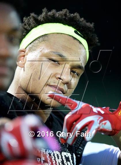 Thumbnail 1 in Tennessee vs. Georgia (All-Star Football Game) photogallery.