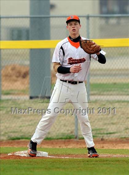 Thumbnail 3 in Bonham vs Pilot Point (Farmersville Tournament) photogallery.