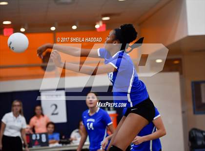 Thumbnail 3 in Riverview vs. Tampa Catholic photogallery.