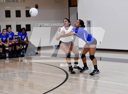 Thumbnail 3 in Riverview vs. Tampa Catholic photogallery.