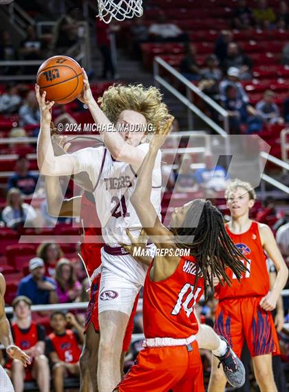 Thumbnail 1 in Silsbee vs. Hardin-Jefferson (UIL 4A Basketball Bi-District) photogallery.