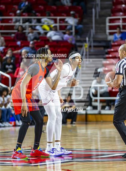 Thumbnail 1 in Silsbee vs. Hardin-Jefferson (UIL 4A Basketball Bi-District) photogallery.