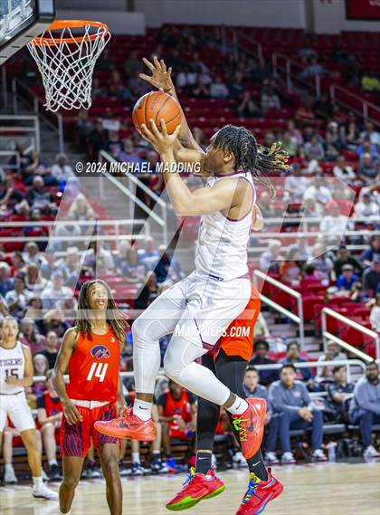 Thumbnail 1 in Silsbee vs. Hardin-Jefferson (UIL 4A Basketball Bi-District) photogallery.