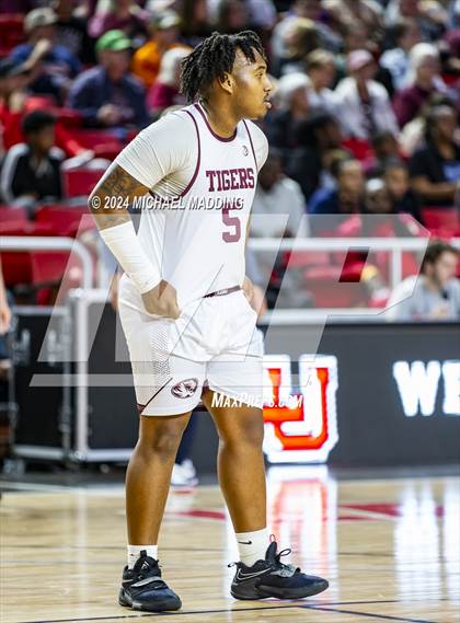Thumbnail 2 in Silsbee vs. Hardin-Jefferson (UIL 4A Basketball Bi-District) photogallery.