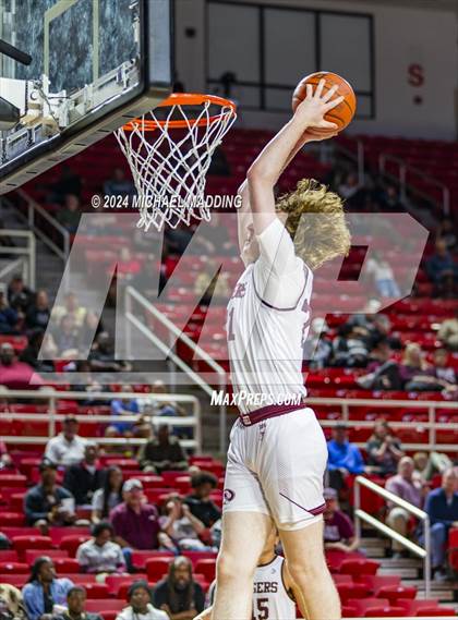 Thumbnail 2 in Silsbee vs. Hardin-Jefferson (UIL 4A Basketball Bi-District) photogallery.