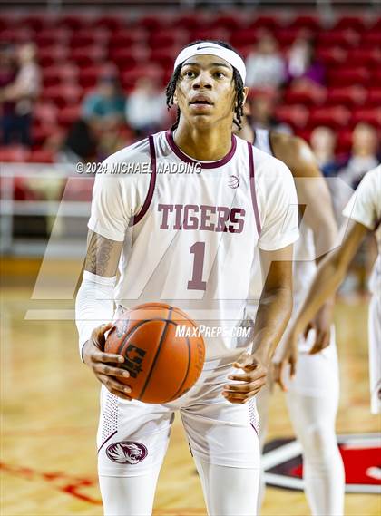 Thumbnail 3 in Silsbee vs. Hardin-Jefferson (UIL 4A Basketball Bi-District) photogallery.