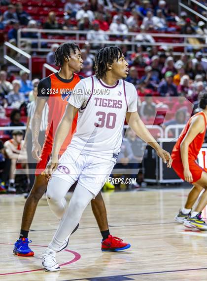 Thumbnail 3 in Silsbee vs. Hardin-Jefferson (UIL 4A Basketball Bi-District) photogallery.