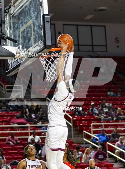 Thumbnail 2 in Silsbee vs. Hardin-Jefferson (UIL 4A Basketball Bi-District) photogallery.