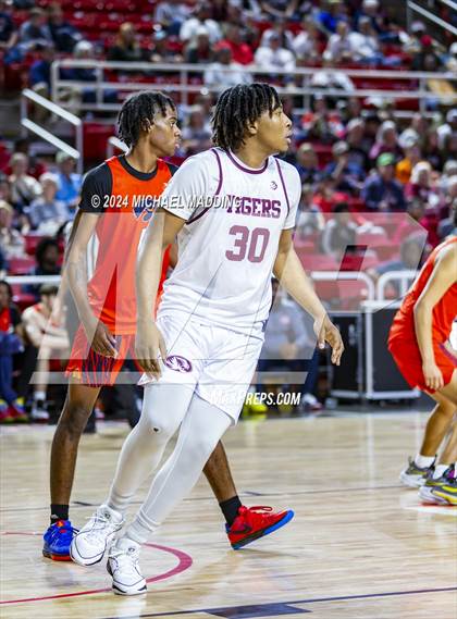 Thumbnail 1 in Silsbee vs. Hardin-Jefferson (UIL 4A Basketball Bi-District) photogallery.