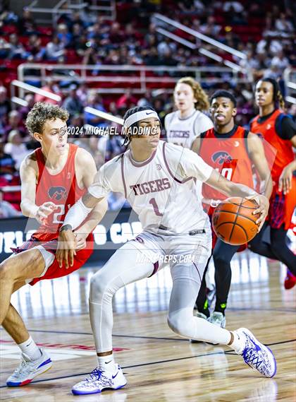 Thumbnail 3 in Silsbee vs. Hardin-Jefferson (UIL 4A Basketball Bi-District) photogallery.