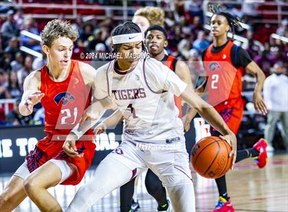 Thumbnail 2 in Silsbee vs. Hardin-Jefferson (UIL 4A Basketball Bi-District) photogallery.