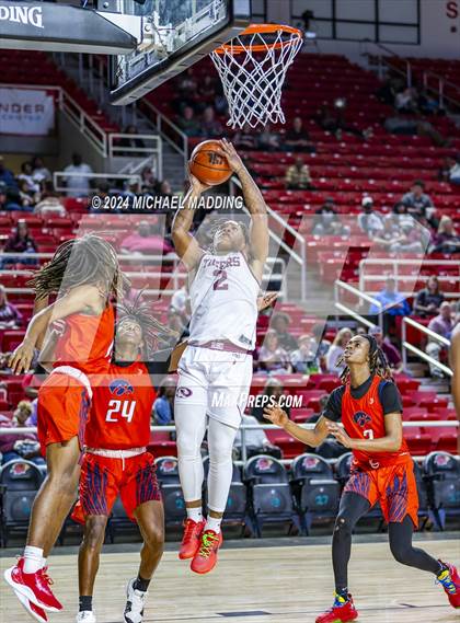 Thumbnail 3 in Silsbee vs. Hardin-Jefferson (UIL 4A Basketball Bi-District) photogallery.