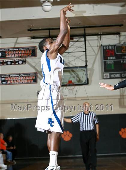 Thumbnail 3 in Tuckahoe vs. Port Chester (Harry Jefferson Holiday Showcase) photogallery.