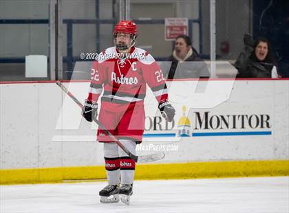 Thumbnail 2 in Pinkerton vs St. Thomas-Dover-Winnacunnet (NHIAA Semifinal) photogallery.