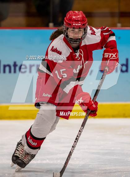 Thumbnail 2 in Pinkerton vs St. Thomas-Dover-Winnacunnet (NHIAA Semifinal) photogallery.