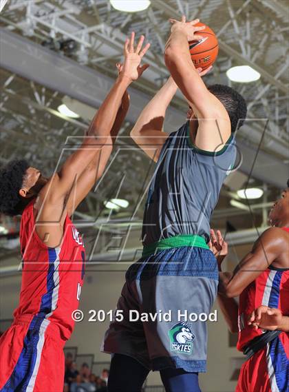 Thumbnail 3 in Chino Hills vs. Redondo Union (MaxPreps Holiday Classic Open Division Championship) photogallery.