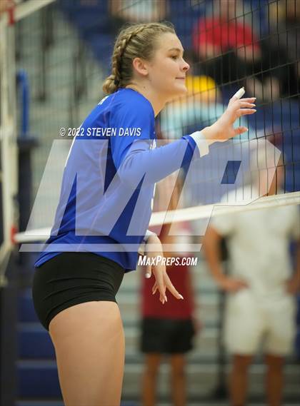 Thumbnail 2 in O'Connor @ Perry (AIA 6A Quarterfinals) photogallery.