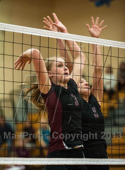 Thumbnail 3 in RHAM vs. Farmington (CIAC Class L Final) photogallery.