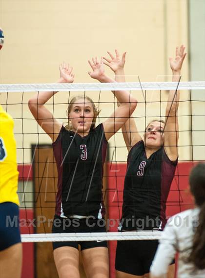 Thumbnail 1 in RHAM vs. Farmington (CIAC Class L Final) photogallery.