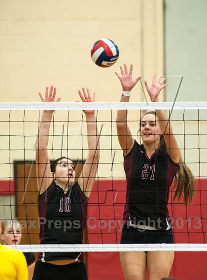 Thumbnail 3 in RHAM vs. Farmington (CIAC Class L Final) photogallery.