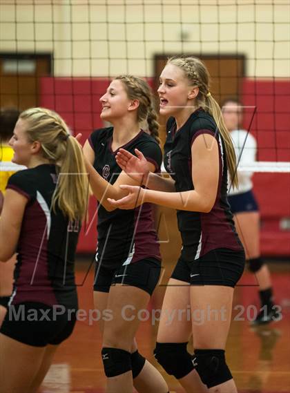 Thumbnail 1 in RHAM vs. Farmington (CIAC Class L Final) photogallery.