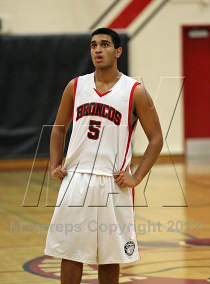 Thumbnail 3 in Bella Vista vs Rosemont (Bronco Roundup) photogallery.