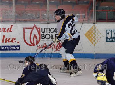 Thumbnail 2 in Sweet Home vs Thousand Islands (NYSPHSAA D2 Semifinals) photogallery.