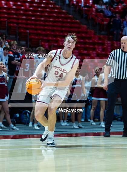 Thumbnail 3 in Herriman vs. Lehi (UHSAA 6A Quarterfinal) photogallery.