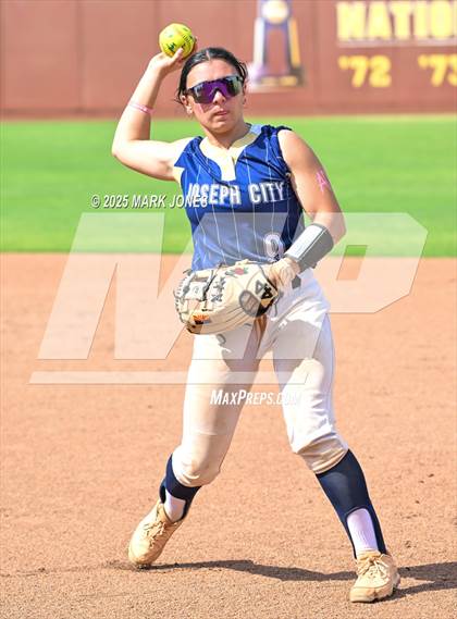 Thumbnail 1 in St. David vs. Joseph City (AIA 1A Final) photogallery.