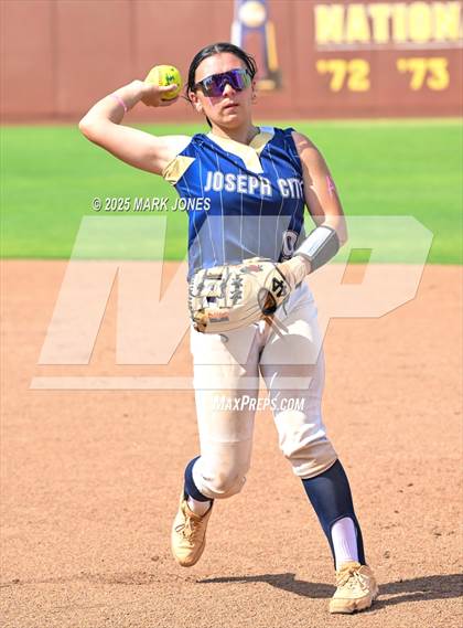 Thumbnail 2 in St. David vs. Joseph City (AIA 1A Final) photogallery.
