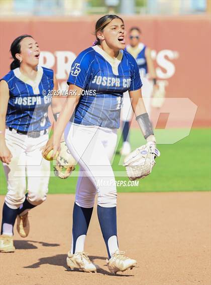 Thumbnail 2 in St. David vs. Joseph City (AIA 1A Final) photogallery.