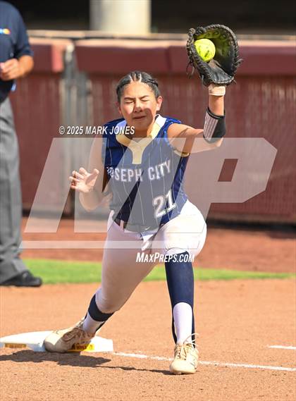Thumbnail 3 in St. David vs. Joseph City (AIA 1A Final) photogallery.