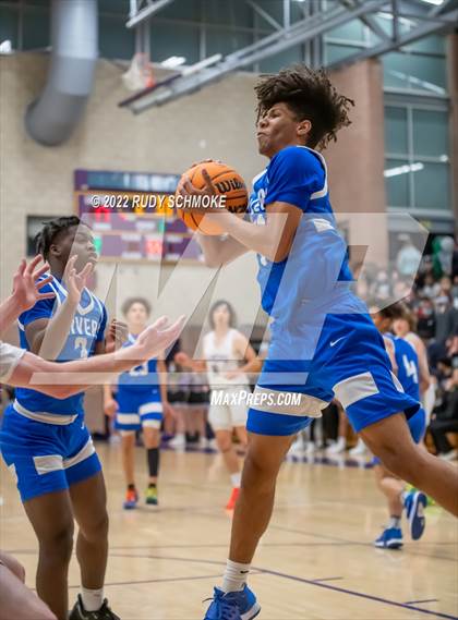 Thumbnail 1 in Carlsbad vs. San Diego (CIF SDS D1 Semifinals) photogallery.
