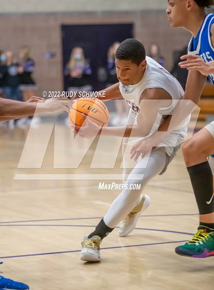 Thumbnail 1 in Carlsbad vs. San Diego (CIF SDS D1 Semifinals) photogallery.