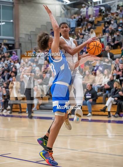 Thumbnail 3 in Carlsbad vs. San Diego (CIF SDS D1 Semifinals) photogallery.