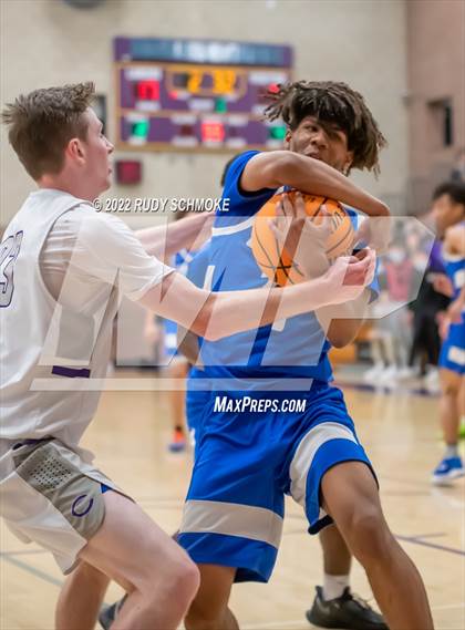 Thumbnail 2 in Carlsbad vs. San Diego (CIF SDS D1 Semifinals) photogallery.
