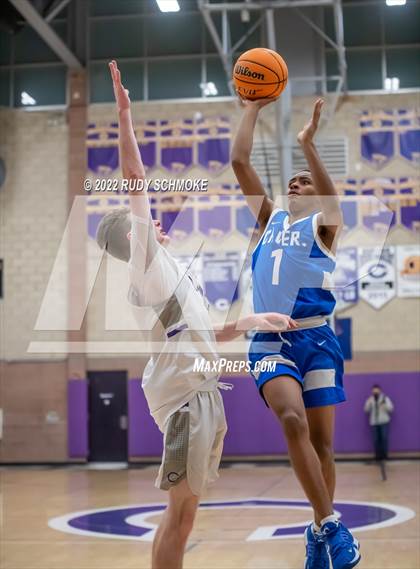 Thumbnail 1 in Carlsbad vs. San Diego (CIF SDS D1 Semifinals) photogallery.