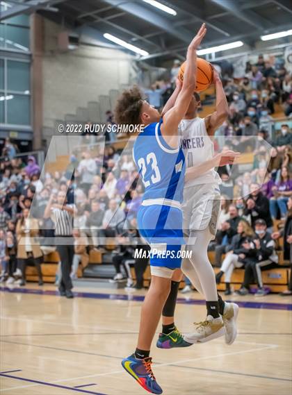 Thumbnail 3 in Carlsbad vs. San Diego (CIF SDS D1 Semifinals) photogallery.