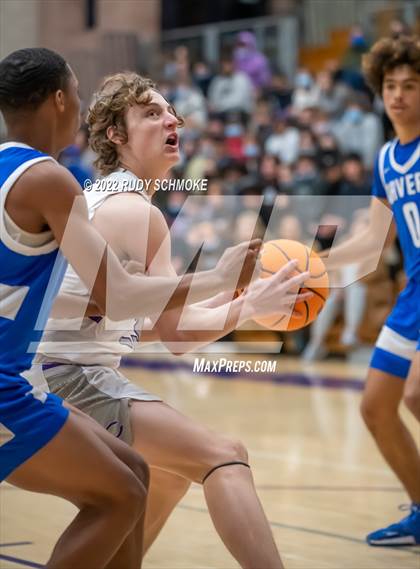Thumbnail 3 in Carlsbad vs. San Diego (CIF SDS D1 Semifinals) photogallery.