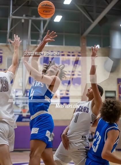 Thumbnail 2 in Carlsbad vs. San Diego (CIF SDS D1 Semifinals) photogallery.