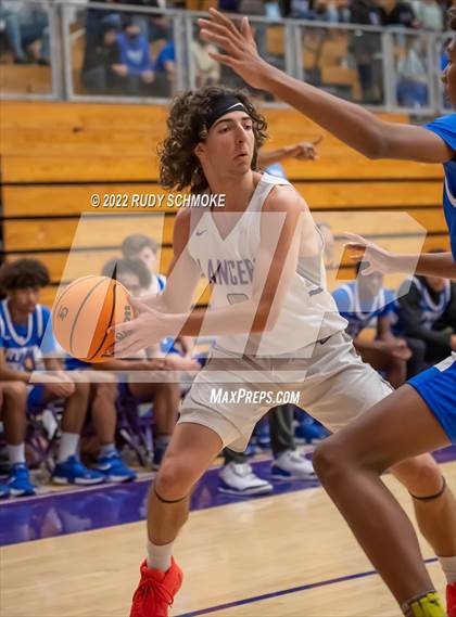 Thumbnail 3 in Carlsbad vs. San Diego (CIF SDS D1 Semifinals) photogallery.