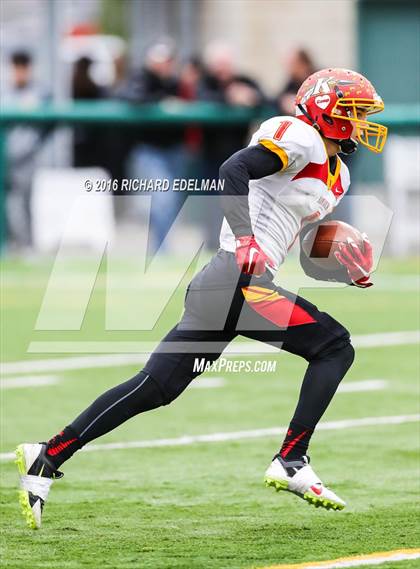 Thumbnail 2 in Eastside Catholic vs Kamiakin (WIAA 3A Semifinal Playoff) photogallery.