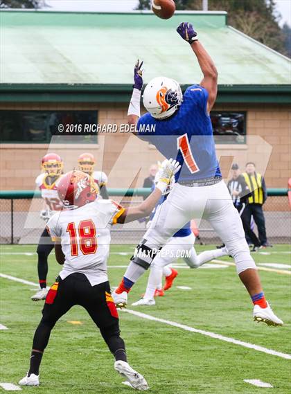 Thumbnail 3 in Eastside Catholic vs Kamiakin (WIAA 3A Semifinal Playoff) photogallery.