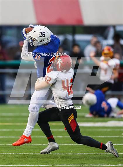 Thumbnail 1 in Eastside Catholic vs Kamiakin (WIAA 3A Semifinal Playoff) photogallery.