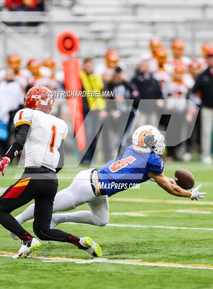 Thumbnail 3 in Eastside Catholic vs Kamiakin (WIAA 3A Semifinal Playoff) photogallery.