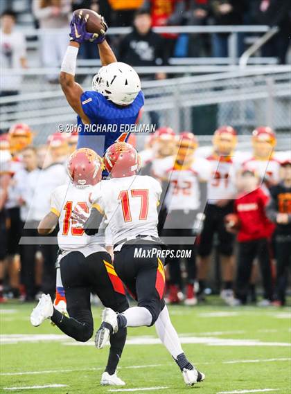 Thumbnail 1 in Eastside Catholic vs Kamiakin (WIAA 3A Semifinal Playoff) photogallery.
