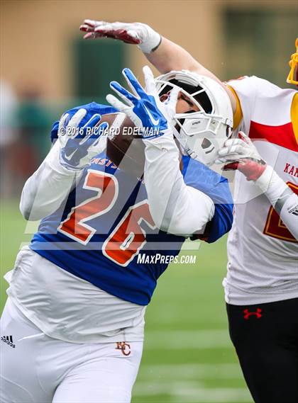 Thumbnail 2 in Eastside Catholic vs Kamiakin (WIAA 3A Semifinal Playoff) photogallery.