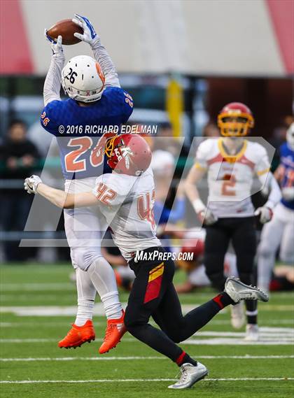 Thumbnail 2 in Eastside Catholic vs Kamiakin (WIAA 3A Semifinal Playoff) photogallery.