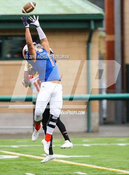 Thumbnail 3 in Eastside Catholic vs Kamiakin (WIAA 3A Semifinal Playoff) photogallery.